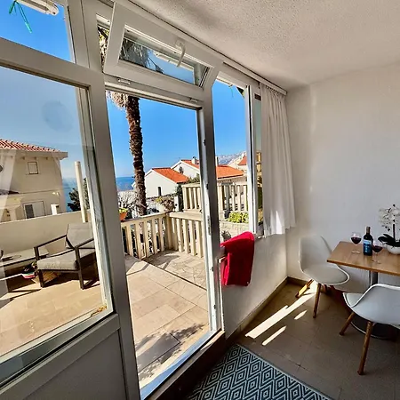 Apartment Toma With Sea View And Terrace In Brela