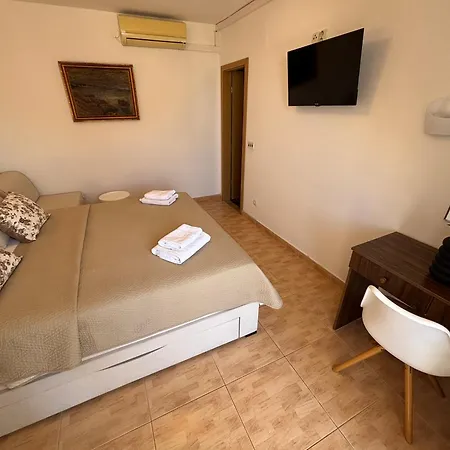Apartment Toma With Sea View And Terrace In *