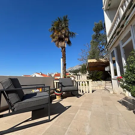 Apartment Toma With Sea View And Terrace In