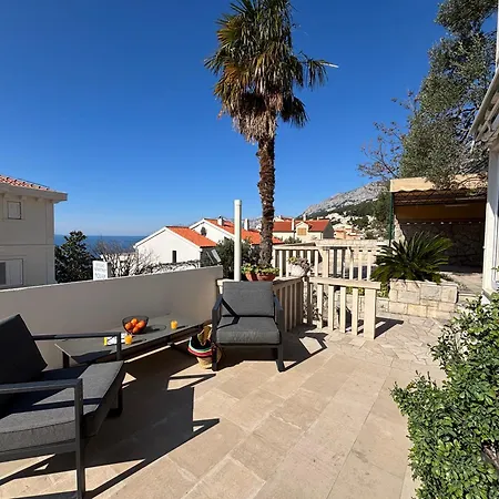 Toma With Sea View And Terrace In Apartment