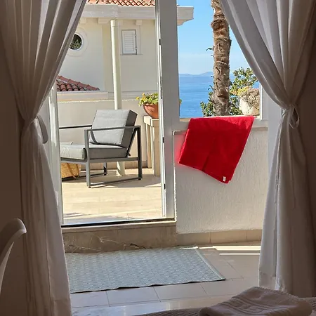 Apartment Toma With Sea View And Terrace In *