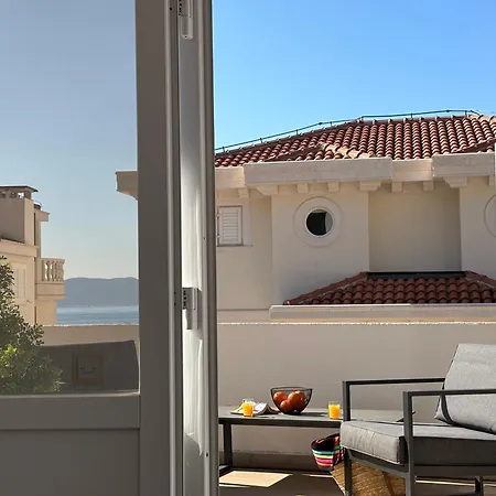 Toma With Sea View And Terrace In Apartment