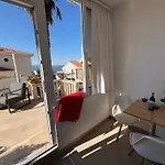 Toma With Sea View And Terrace In Apartment Brela
