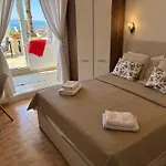 Toma With Sea View And Terrace In Apartment Brela